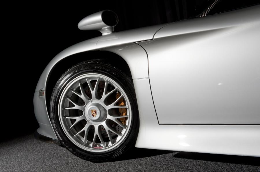  Porsche 911 GT1 Strassenversion 1997 года  (фото 14 из 61)